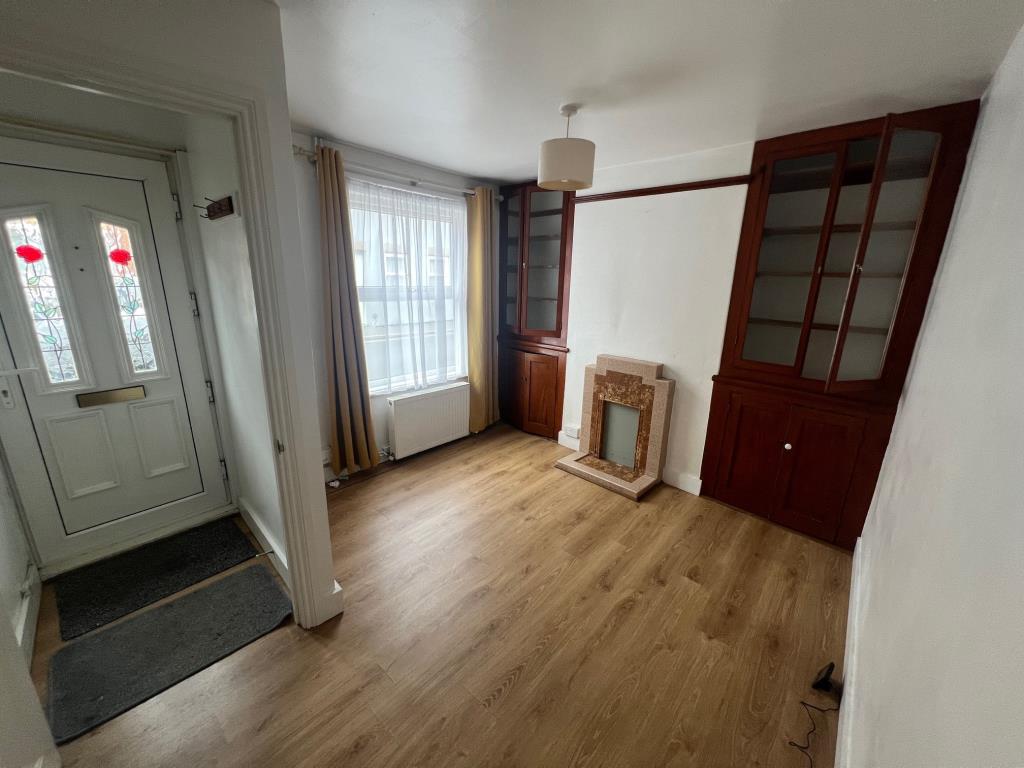 Lot: 143 - THREE-BEDROOM HOUSE IN TOWN CENTRE LOCATION - living room with fireplace